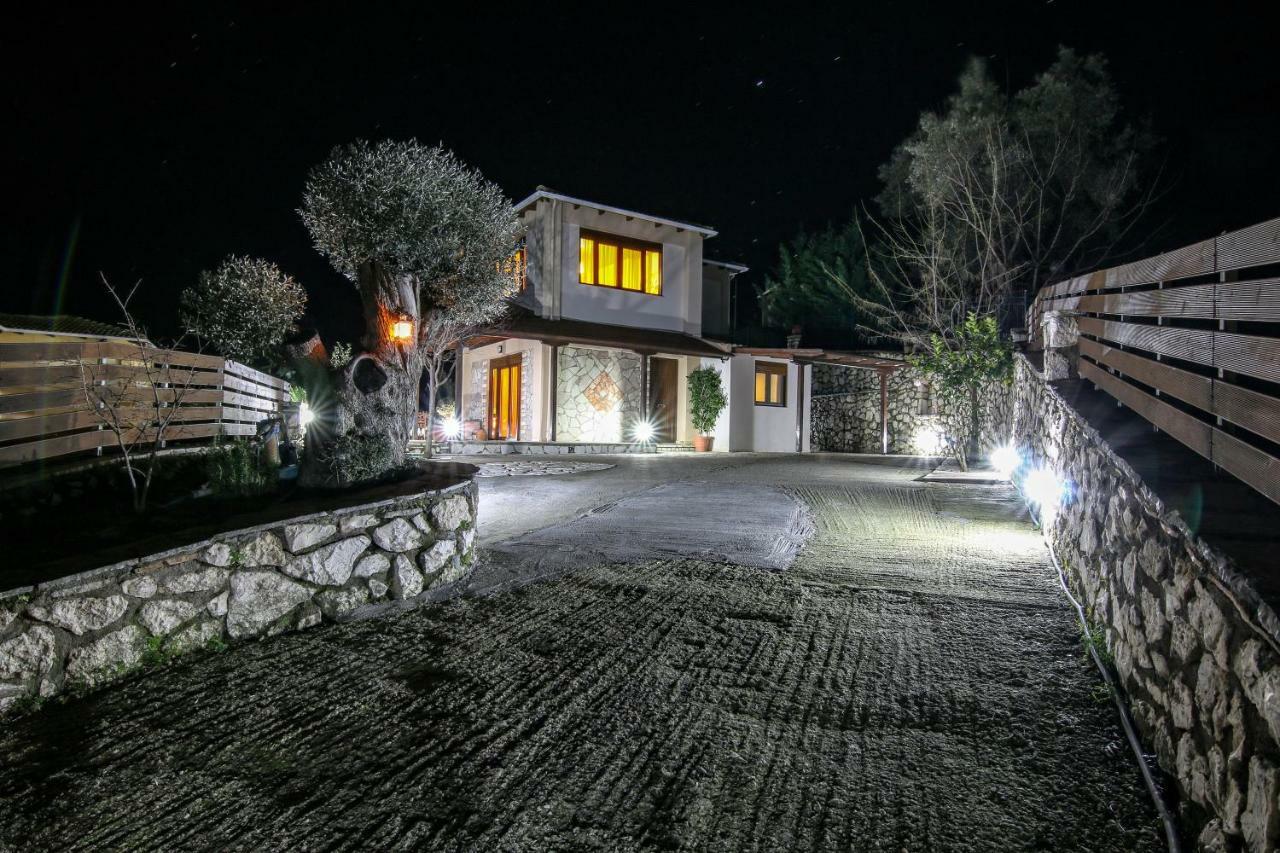 Villa Summer Breeze นิเกียนา ภายนอก รูปภาพ